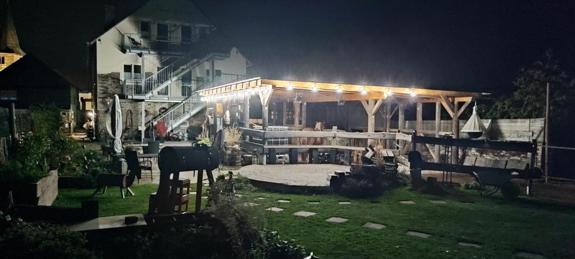 Landhof Lieg - Tierische Auszeit In Unseren Gemuetlichen Ferienwohnungen Exterior foto